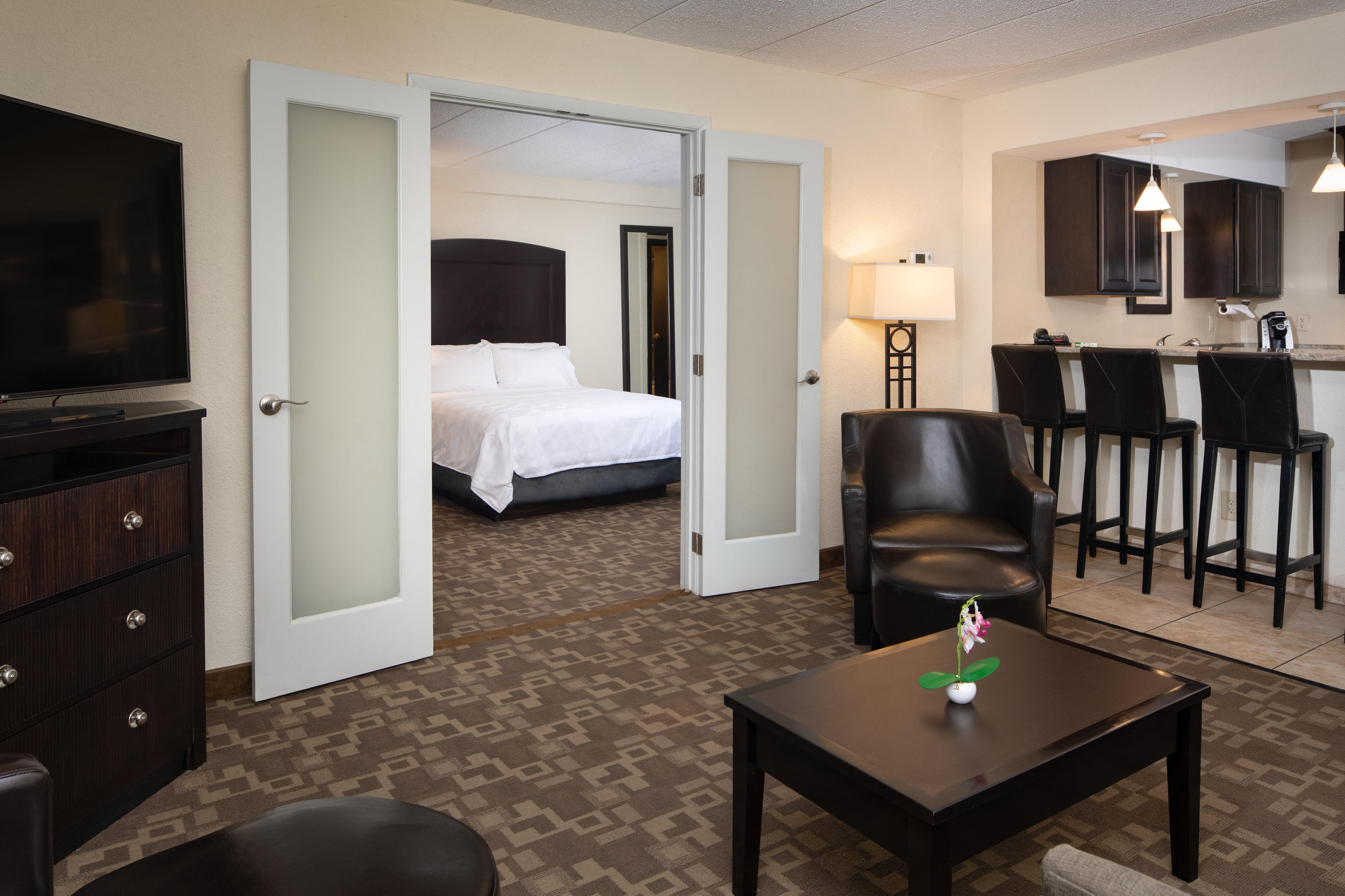 Holiday Inn And Suites Charleston West, An Ihg Hotel Eksteriør bilde